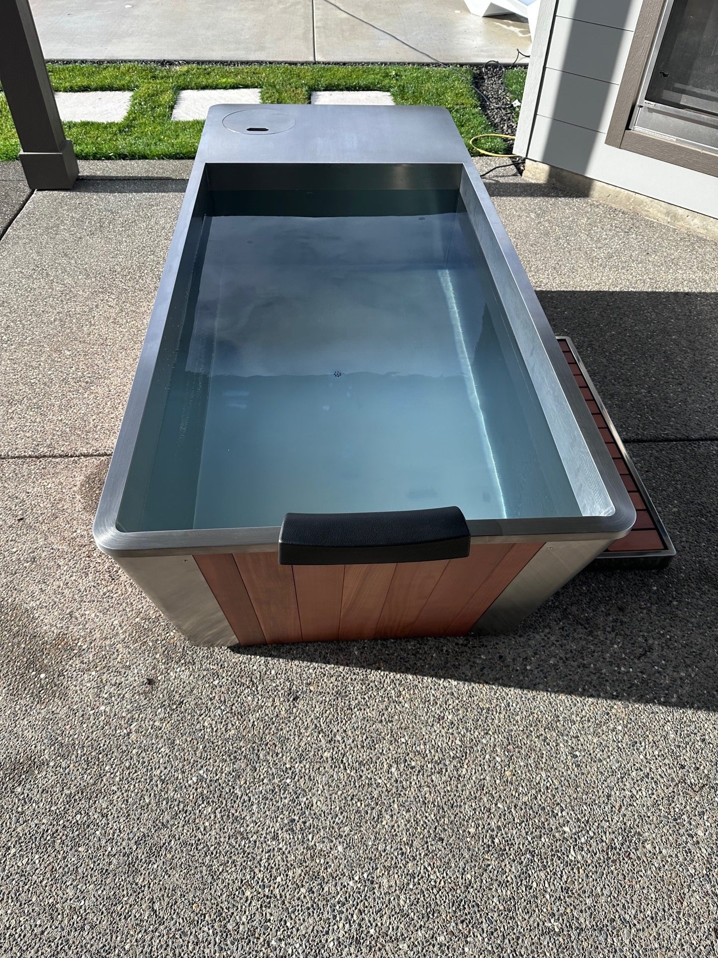 Essensolife Elite Cold Plunge Pro – Stainless Steel Ice Bath with Built-in Cooling